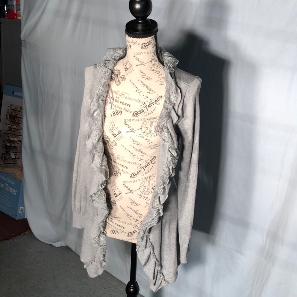 Elle cardigan with lace ruffle